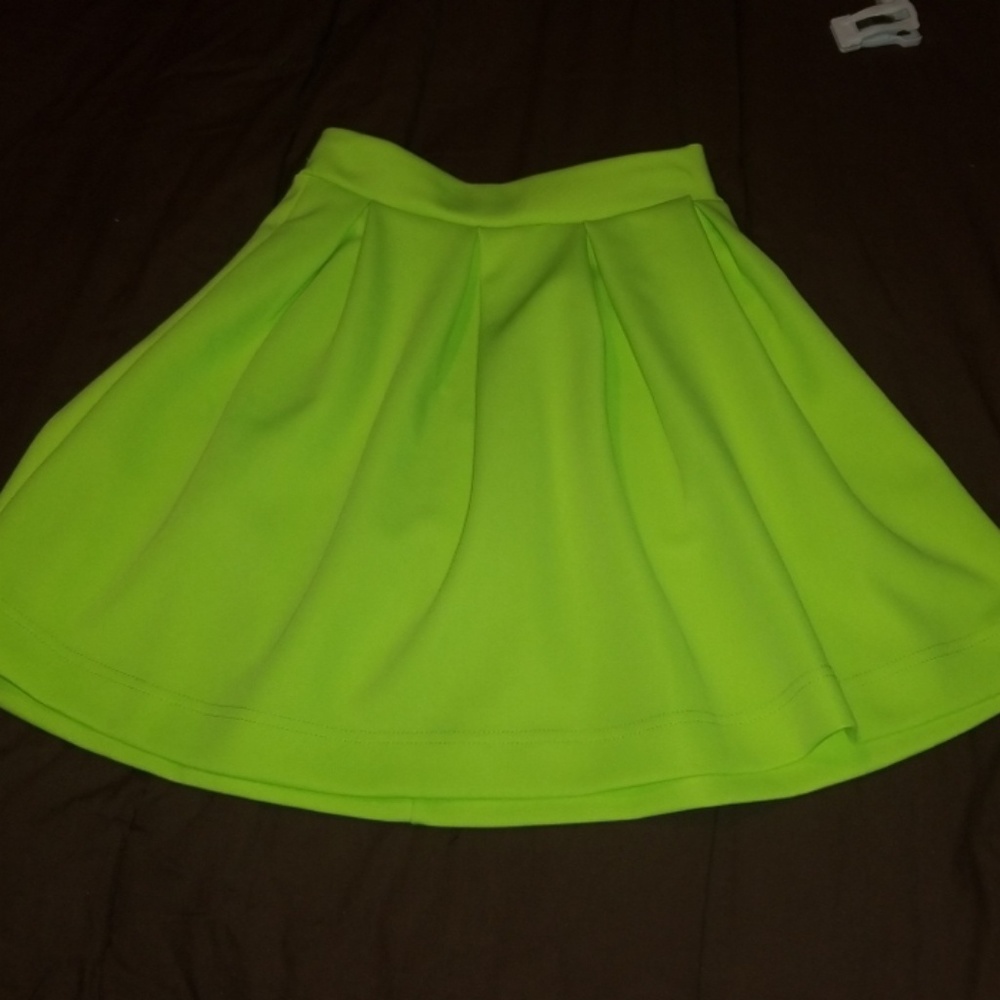 Pleated skirt